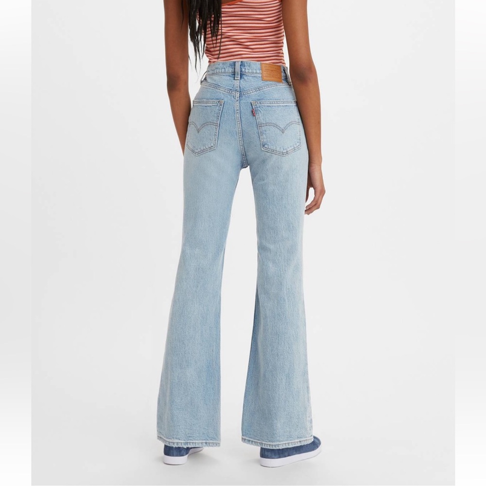 Levi's Premium 70s High-Flare Women’s Jeans in color You and I - Picture 3 of 14